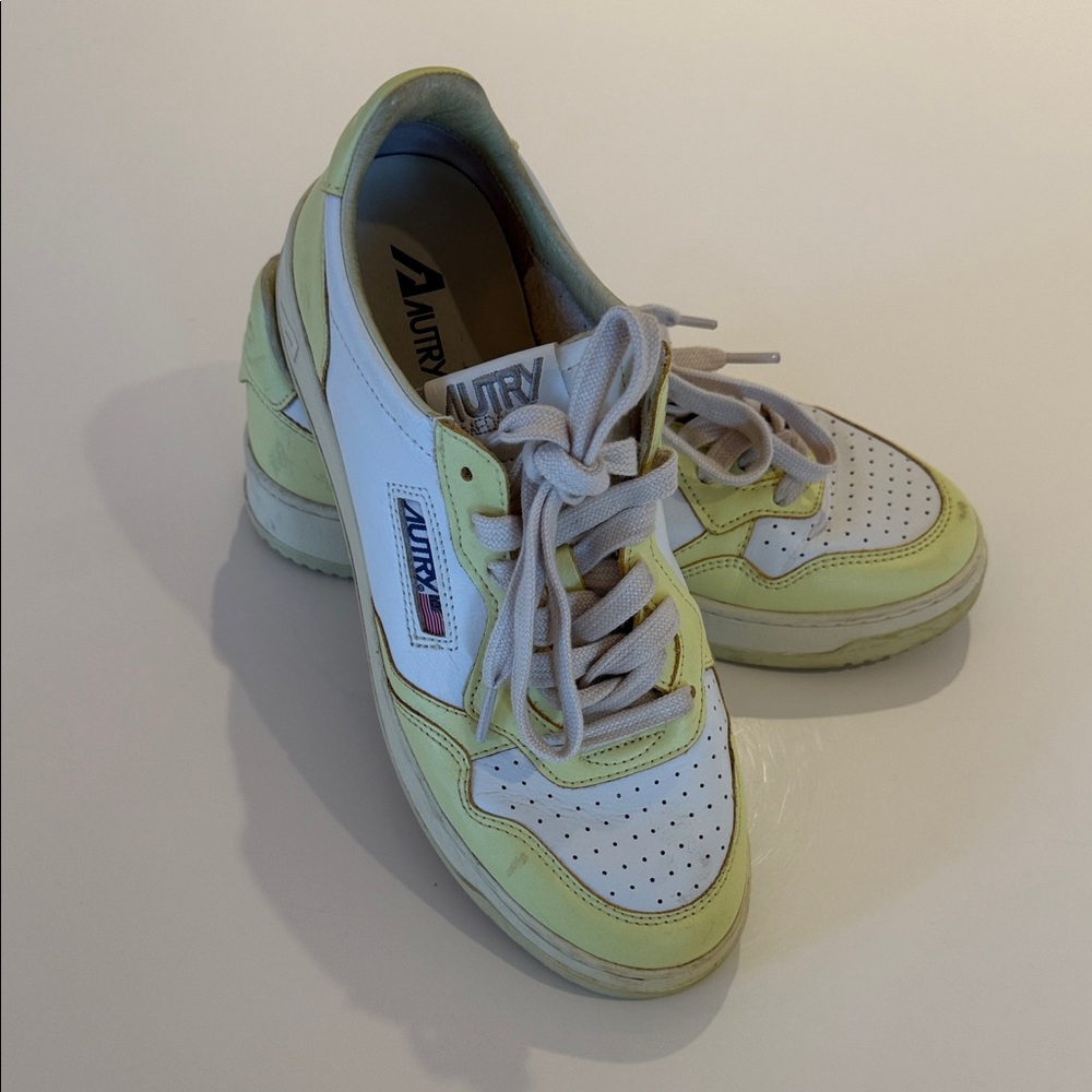 Autry Women's White and Yellow Sneakers